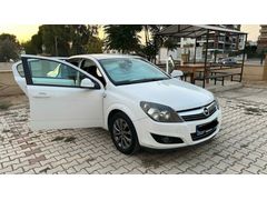 Sahibinden 2011 model Opel Astra 111. Yıl Özel Paket aracım satılıktır. Özel seri olması sebebiyle donanımı dolu, konforlu ve güvenli bir araçtır.