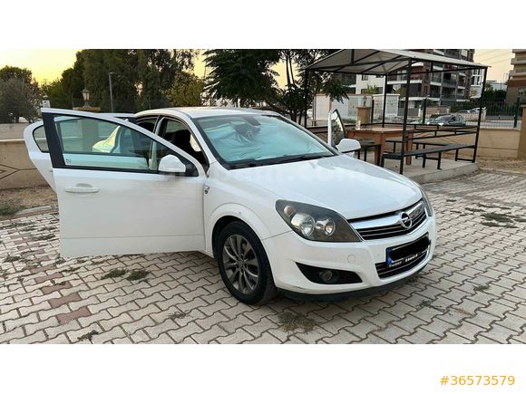 Sahibinden 2011 model Opel Astra 111. Yıl Özel Paket aracım satılıktır. Özel seri olması sebebiyle donanımı dolu, konforlu ve güvenli bir araçtır.