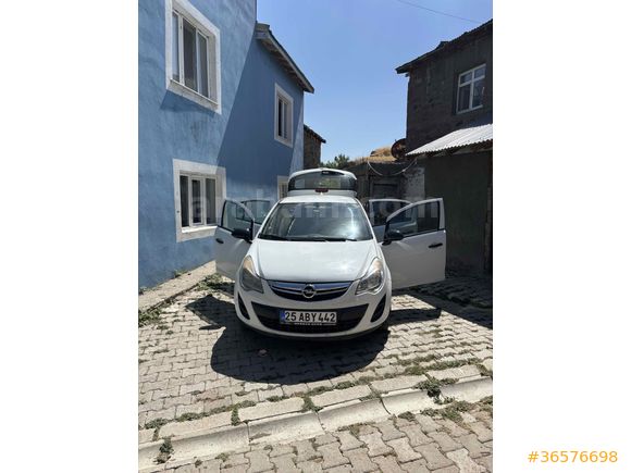 Sahibinden Opel Corsa 1.2 Twinport Essentia 2013 Model  158.000 km Beyaz