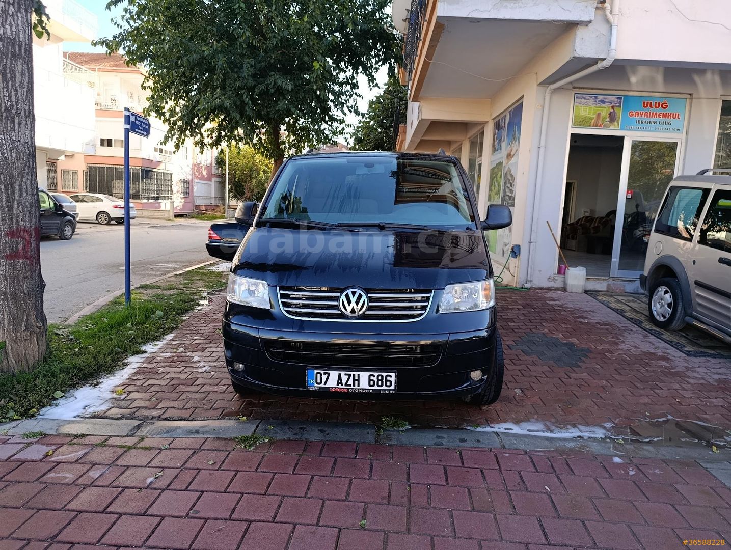 GALERİDEN VOLKSWAGEN CARAVELLE 2.5 TDI COMFORTLİNE 2006 MODEL ANTALYA 556.000 KM SİYAH