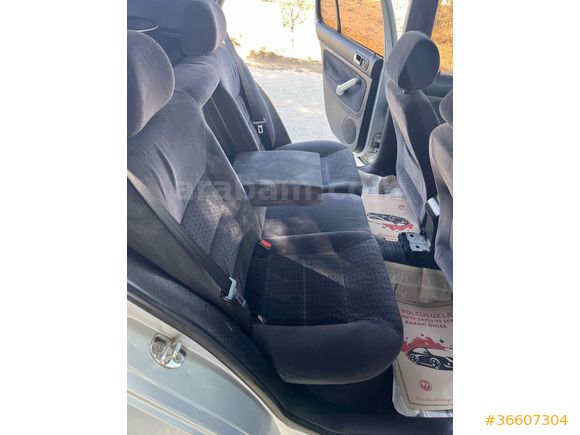  Volkswagen Golf 1.6 Comfortline  