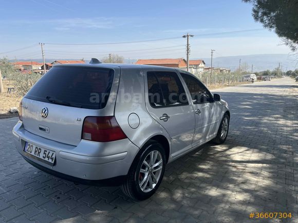  Volkswagen Golf 1.6 Comfortline  