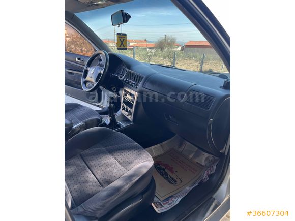  Volkswagen Golf 1.6 Comfortline  