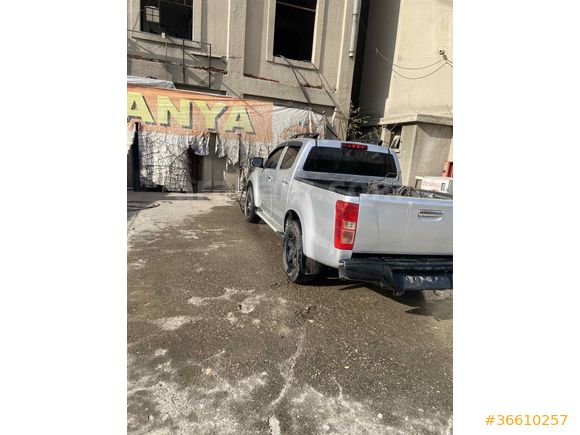 Galeriden Isuzu D-Max 2.5 4x4 LTD 2016 Model Adana