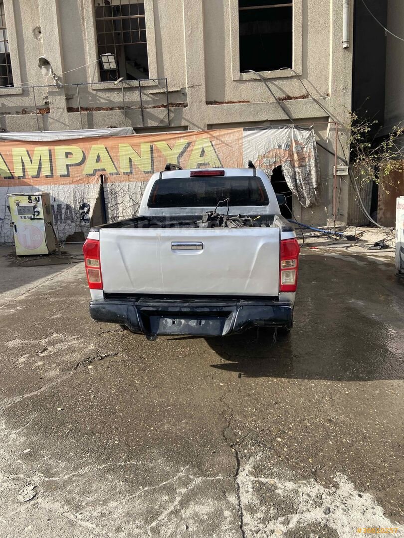 Galeriden Isuzu D-Max 2.5 4x4 LTD 2016 Model Adana 7