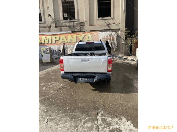 Galeriden Isuzu D-Max 2.5 4x4 LTD 2016 Model Adana