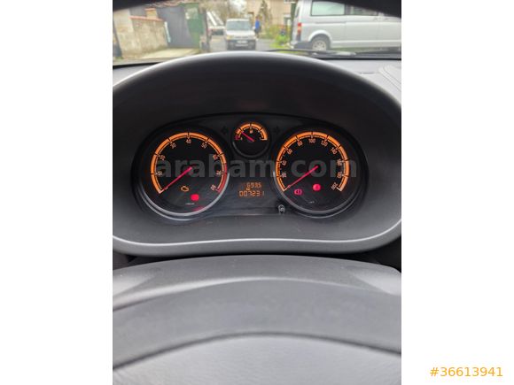 Galeriden Opel Corsa 1.2 Twinport Essentia 2012 Model İstanbul