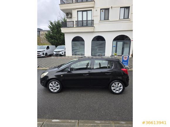 Galeriden Opel Corsa 1.2 Twinport Essentia 2012 Model İstanbul