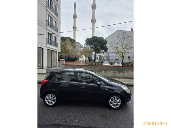 Galeriden Opel Corsa 1.2 Twinport Essentia 2012 Model İstanbul