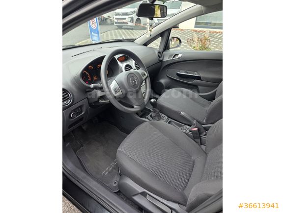 Galeriden Opel Corsa 1.2 Twinport Essentia 2012 Model İstanbul