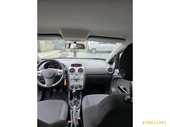 Galeriden Opel Corsa 1.2 Twinport Essentia 2012 Model İstanbul