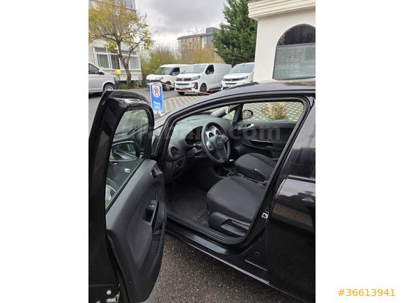 Galeriden Opel Corsa 1.2 Twinport Essentia 2012 Model İstanbul