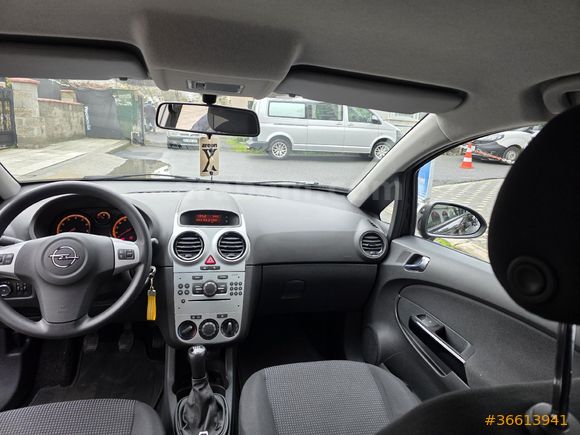 Galeriden Opel Corsa 1.2 Twinport Essentia 2012 Model İstanbul