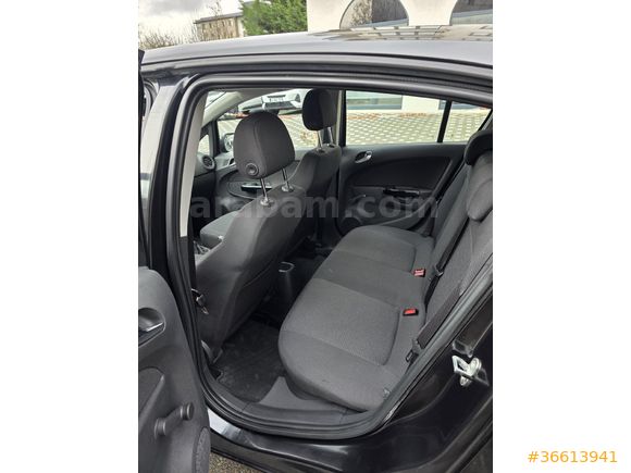Galeriden Opel Corsa 1.2 Twinport Essentia 2012 Model İstanbul