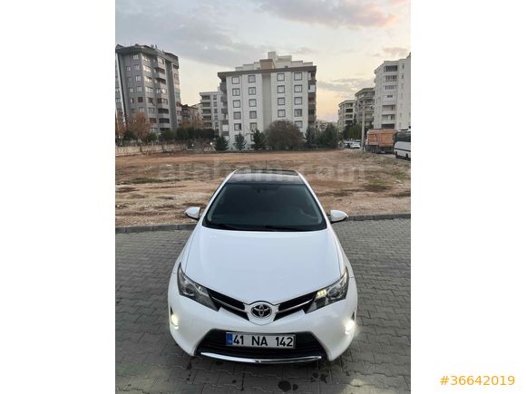 Sahibinden Toyota Auris 1.4 D-4D Advance Skypack 2013 Model  190.000 km Beyaz