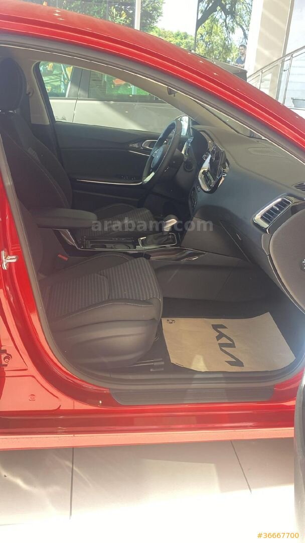 Sahibinden Kia Ceed 1.5 T-GDI Elegance Plus 2024 Model Antalya 24.500 km Kırmızı 2