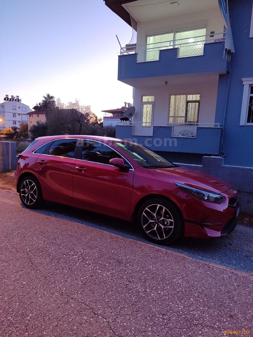 Sahibinden Kia Ceed 1.5 T-GDI Elegance Plus 2024 Model Antalya 24.500 km Kırmızı 6