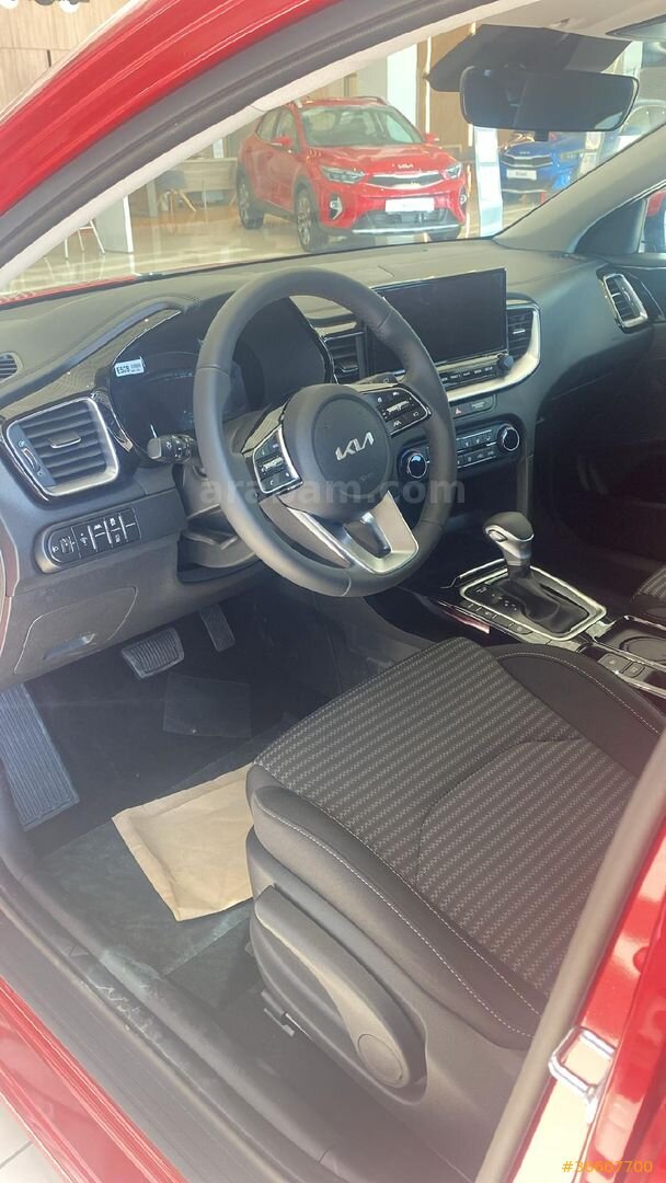 Sahibinden Kia Ceed 1.5 T-GDI Elegance Plus 2024 Model Antalya 24.500 km Kırmızı 3