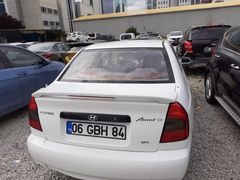 Sahibinden Hyundai Accent 1.3 LS 2000 Model  249.000 km Beyaz