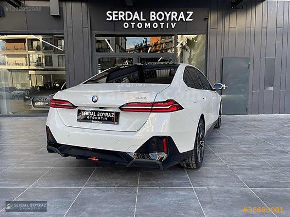 SERDAL BOYRAZ OTOMOTİV'DEN 5.20I M-SPORT HATASIZ 44000KM.