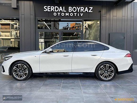 SERDAL BOYRAZ OTOMOTİV'DEN 5.20I M-SPORT HATASIZ 44000KM.