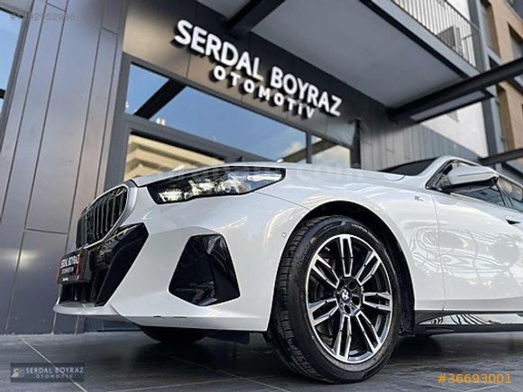 SERDAL BOYRAZ OTOMOTİV'DEN 5.20I M-SPORT HATASIZ 44000KM.