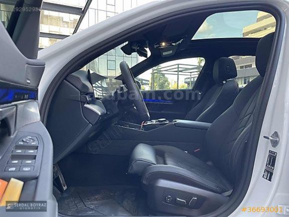 SERDAL BOYRAZ OTOMOTİV'DEN 5.20I M-SPORT HATASIZ 44000KM.