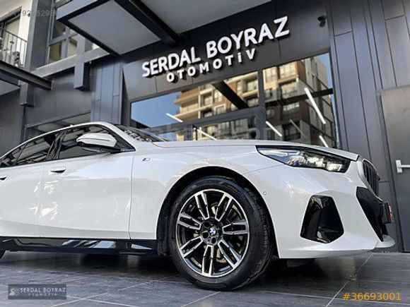 SERDAL BOYRAZ OTOMOTİV'DEN 5.20I M-SPORT HATASIZ 44000KM.