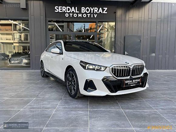 SERDAL BOYRAZ OTOMOTİV'DEN 5.20I M-SPORT HATASIZ 44000KM.