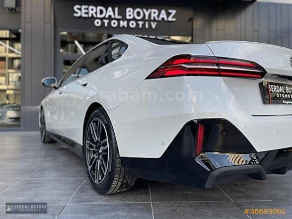 SERDAL BOYRAZ OTOMOTİV'DEN 5.20I M-SPORT HATASIZ 44000KM.