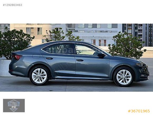 2021 Octavia Premium Hybrid Titanium Gri Servis Bakımlı