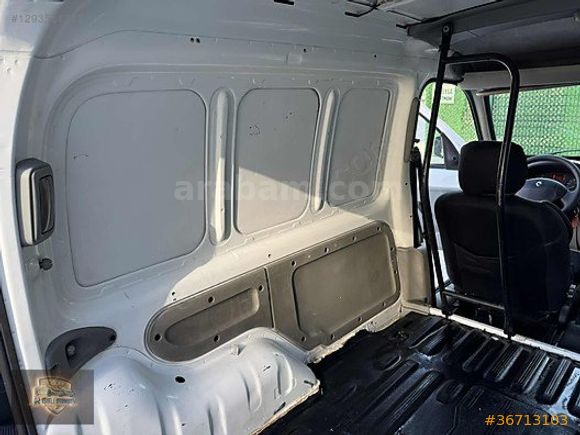 ÖZ IŞIKLI OTOMOTİVDEN 2012 RENAULT KANGO TEK EL