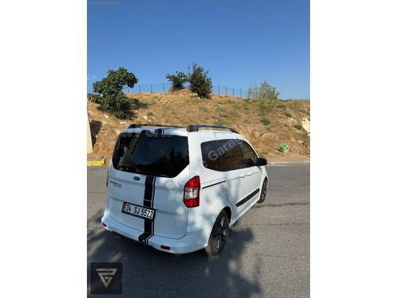 2017 Model Ford Tourneo Courier Blackline | 185.000 km | Manuel
