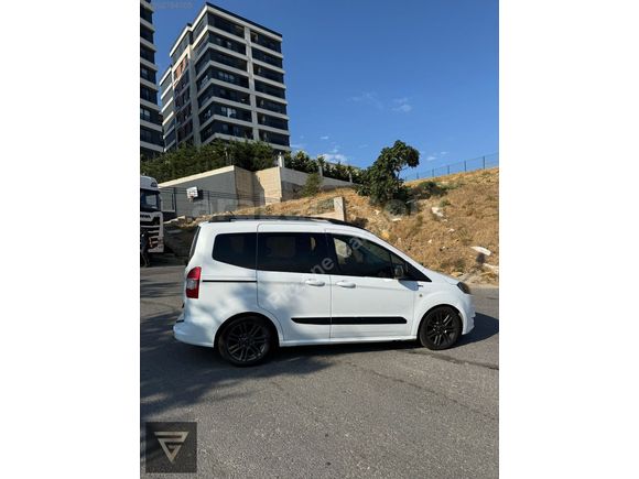 2017 Model Ford Tourneo Courier Blackline | 185.000 km | Manuel