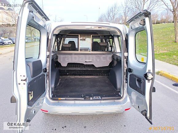 ÖZ KALE OTOMOTİV'DEN 2023 EXPRESS COMBİ 1.5 DCİ 64.000 KM'DE