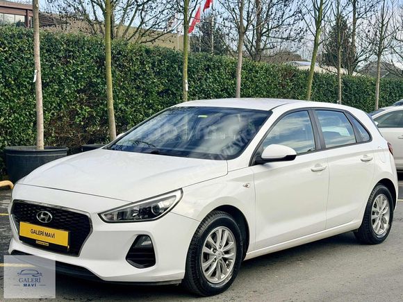 GALERİ MAVİ'DEN 2017 MODEL DEĞİŞENSİZ DÜŞÜK KM İ30 1.4 MPI