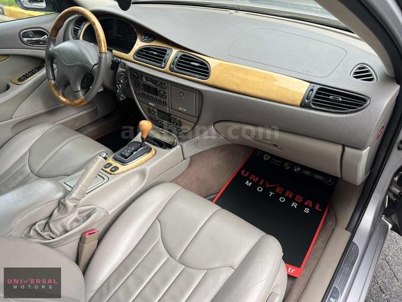"UNIVERSAL MOTORS" 2001 JAGUAR S-TYPE 4.0 V8 OTOMATIK 272 HP