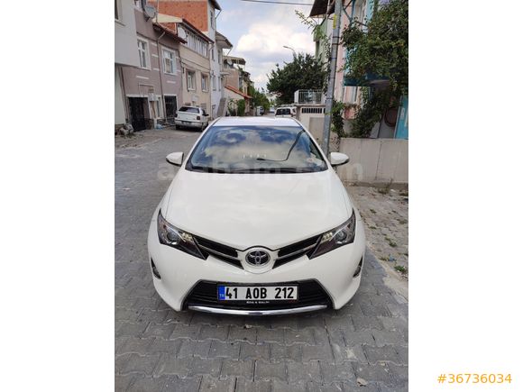 Sahibinden Toyota Auris 1.4 D-4D Active 2013 Model