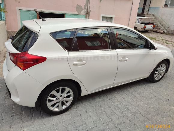 Sahibinden Toyota Auris 1.4 D-4D Active 2013 Model