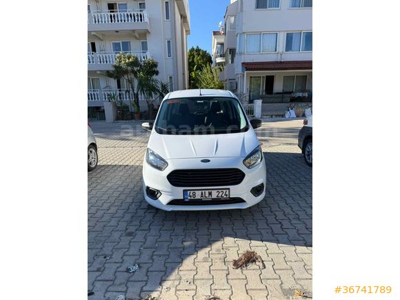 Sahibinden Ford Tourneo Courier 1.5 TDCi Trend 2022 Model  4.000 km Beyaz