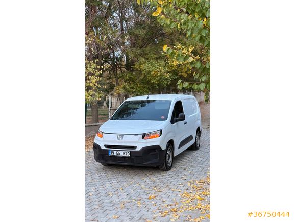 Sahibinden Fiat Doblo Cargo 1.5 BlueHDi 
Maxi 2025 Model HATASIZ BOYASIZ Geri görüş kamerası şerit takip tabela okuma zaman kaplaması mevcuttur 
