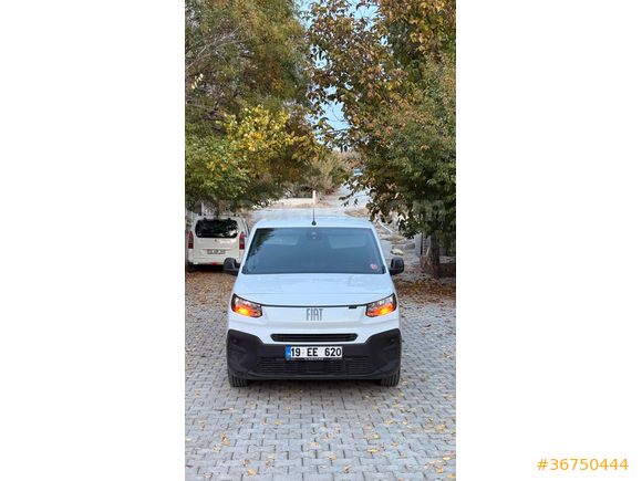 Sahibinden Fiat Doblo Cargo 1.5 BlueHDi 
Maxi 2025 Model HATASIZ BOYASIZ Geri görüş kamerası şerit takip tabela okuma zaman kaplaması mevcuttur 
