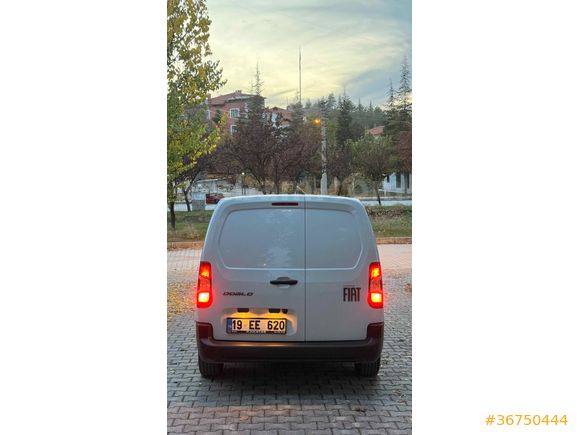 Sahibinden Fiat Doblo Cargo 1.5 BlueHDi 
Maxi 2025 Model HATASIZ BOYASIZ Geri görüş kamerası şerit takip tabela okuma zaman kaplaması mevcuttur 
