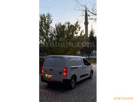 Sahibinden Fiat Doblo Cargo 1.5 BlueHDi 
Maxi 2025 Model HATASIZ BOYASIZ Geri görüş kamerası şerit takip tabela okuma zaman kaplaması mevcuttur 
