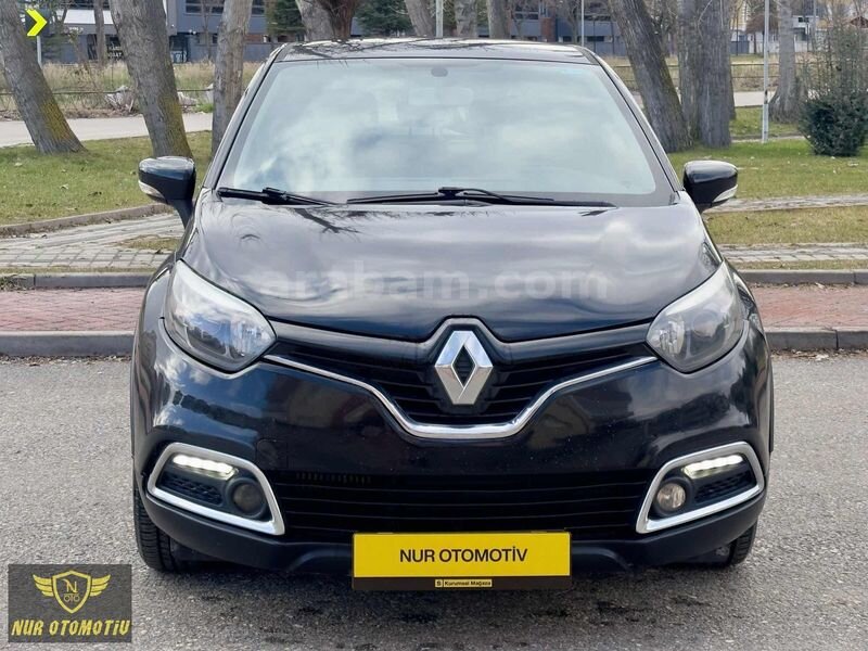 Galeriden Renault Captur 0.9 Touch 2013 Model Eskişehir 245.000 km Siyah