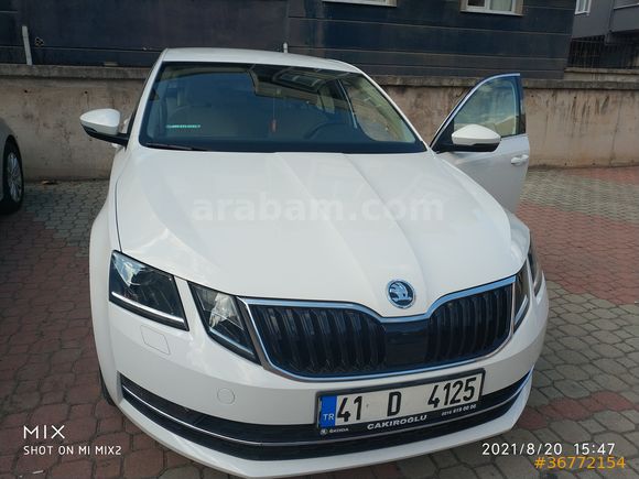 Öğretmenden düşük km Sahibinden Skoda Octavia 1.6 TDI Style 2017 Model