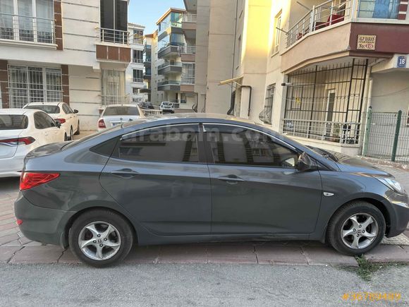 Sahibinden Hyundai Accent Blue 1.4 CVVT Mode Plus 2012 Model 143 binde (değişensiz)