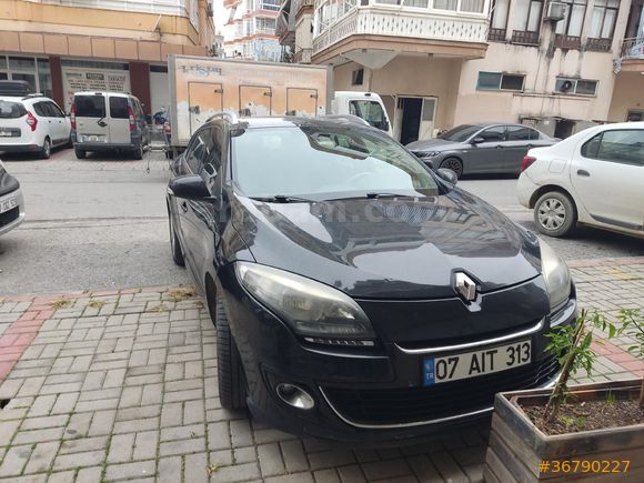 Sahibinden Renault Megane 1.5 dCi Sport Tourer Privilege 2012 Model