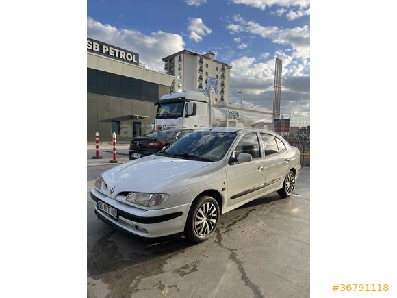 Sahibinden Renault Megane 1.6 RNA 1999 Model  235.000 km Beyaz