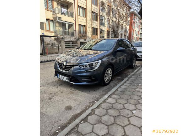 Sahibinden Renault Megane 1.3 TCe Joy Comfort 2021 Model  74.300 km Gri (metalik)